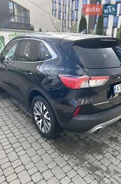 Внедорожник / Кроссовер Ford Escape 2020 в 