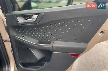 Внедорожник / Кроссовер Ford Escape 2020 в 