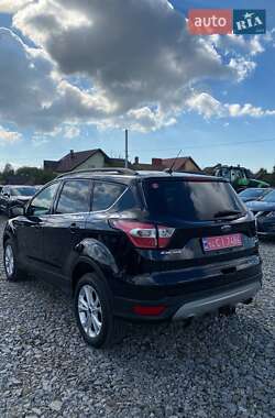 Внедорожник / Кроссовер Ford Escape 2017 в 
