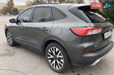 Позашляховик / Кросовер Ford Escape 2020 в 