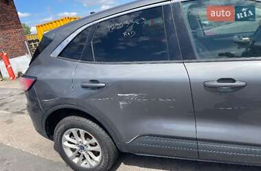 Внедорожник / Кроссовер Ford Escape 2021 в 