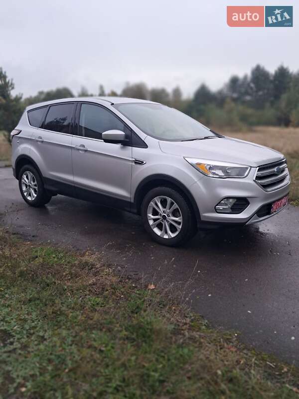 Внедорожник / Кроссовер Ford Escape 2017 в Сосновке
