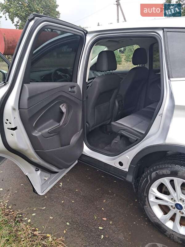 Внедорожник / Кроссовер Ford Escape 2017 в Сосновке