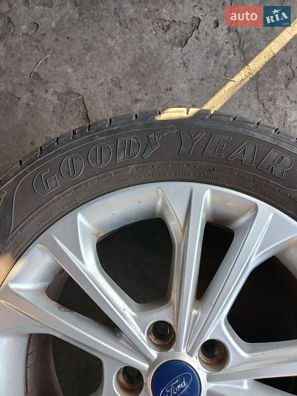 Внедорожник / Кроссовер Ford Escape 2017 в Сосновке