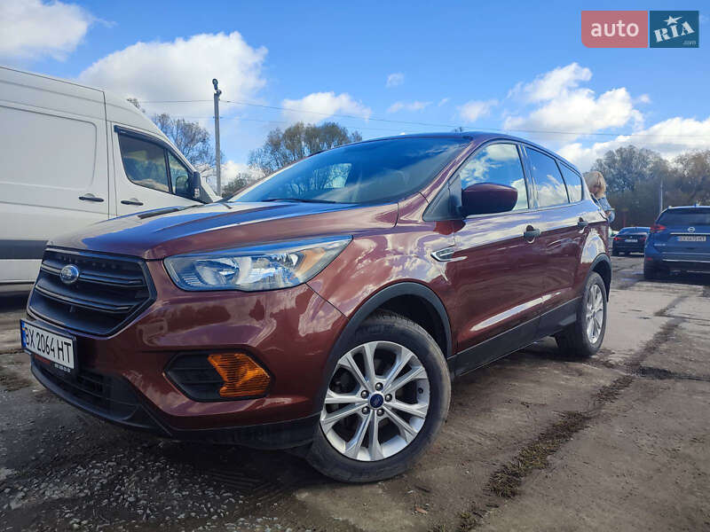 Внедорожник / Кроссовер Ford Escape 2018 в 