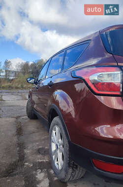 Внедорожник / Кроссовер Ford Escape 2018 в 