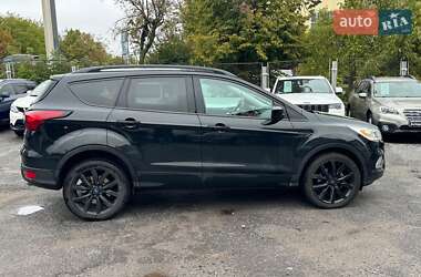 Внедорожник / Кроссовер Ford Escape 2019 в 