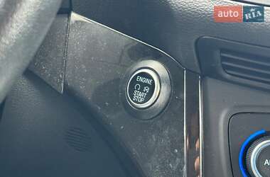 Внедорожник / Кроссовер Ford Escape 2019 в 