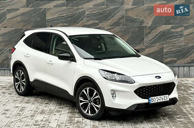 Позашляховик / Кросовер Ford Escape 2022 в 