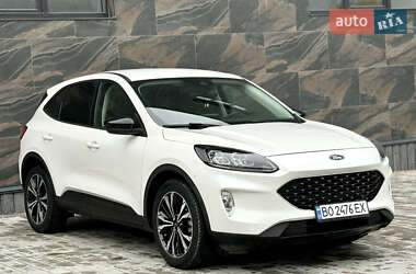 Позашляховик / Кросовер Ford Escape 2022 в 