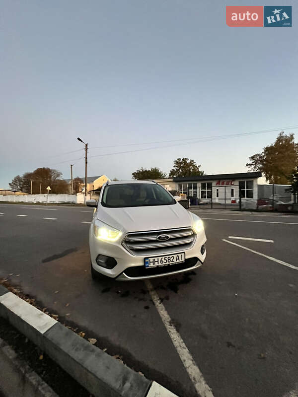 Внедорожник / Кроссовер Ford Escape 2018 в Килии фото 7 Внедорожник / Кроссовер Ford Escape 2018 в Килии