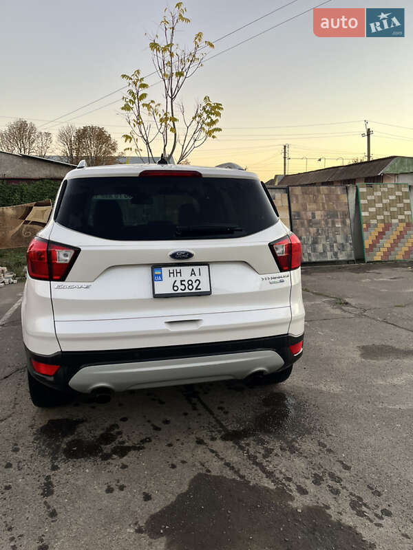 Внедорожник / Кроссовер Ford Escape 2018 в Килии фото 12 Внедорожник / Кроссовер Ford Escape 2018 в Килии