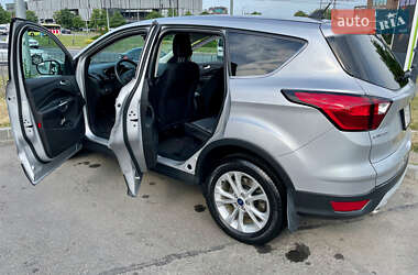 Внедорожник / Кроссовер Ford Escape 2019 в 