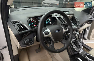 Позашляховик / Кросовер Ford Escape 2013 в 