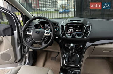 Позашляховик / Кросовер Ford Escape 2013 в 