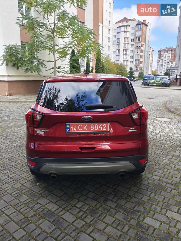 Внедорожник / Кроссовер Ford Escape 2018 в Ивано-Франковске