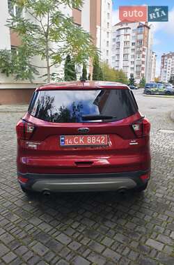 Позашляховик / Кросовер Ford Escape 2018 в 