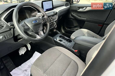 Внедорожник / Кроссовер Ford Escape 2019 в 