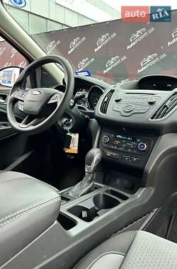 Позашляховик / Кросовер Ford Escape 2017 в 