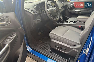 Внедорожник / Кроссовер Ford Escape 2019 в 