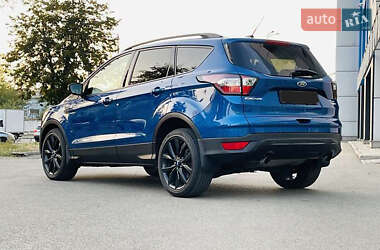Внедорожник / Кроссовер Ford Escape 2017 в 