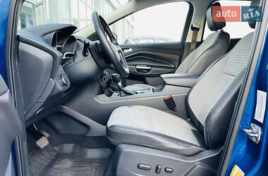 Внедорожник / Кроссовер Ford Escape 2017 в 