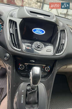 Внедорожник / Кроссовер Ford Escape 2016 в 