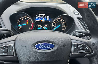 Внедорожник / Кроссовер Ford Escape 2017 в 