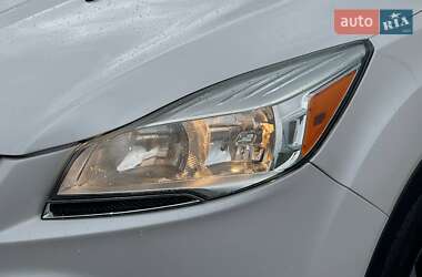 Позашляховик / Кросовер Ford Escape 2013 в 