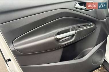 Позашляховик / Кросовер Ford Escape 2013 в 