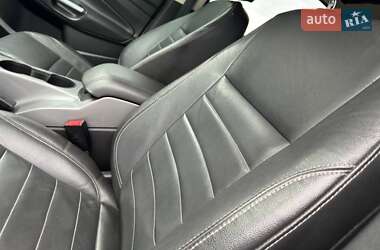 Позашляховик / Кросовер Ford Escape 2013 в 