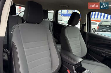 Позашляховик / Кросовер Ford Escape 2019 в  фото 50 Позашляховик / Кросовер Ford Escape 2019 в