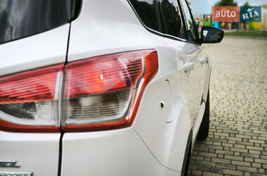 Позашляховик / Кросовер Ford Escape 2012 в 