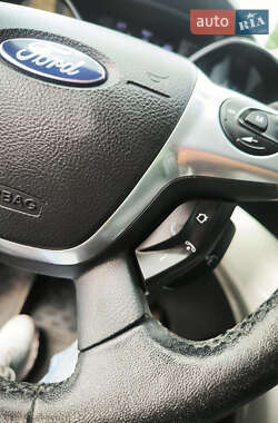 Позашляховик / Кросовер Ford Escape 2012 в 