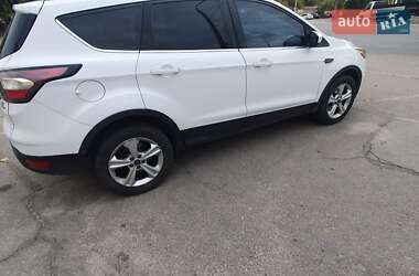 Позашляховик / Кросовер Ford Escape 2016 в 