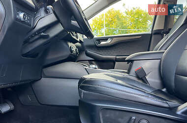 Внедорожник / Кроссовер Ford Escape 2019 в 