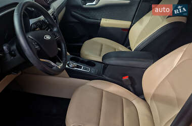 Внедорожник / Кроссовер Ford Escape 2020 в 