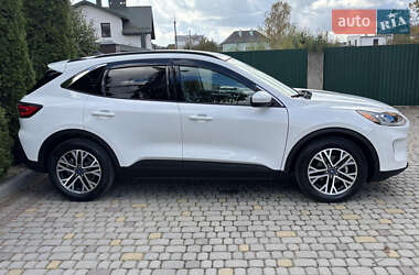 Внедорожник / Кроссовер Ford Escape 2020 в 