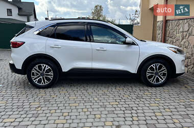 Внедорожник / Кроссовер Ford Escape 2020 в 