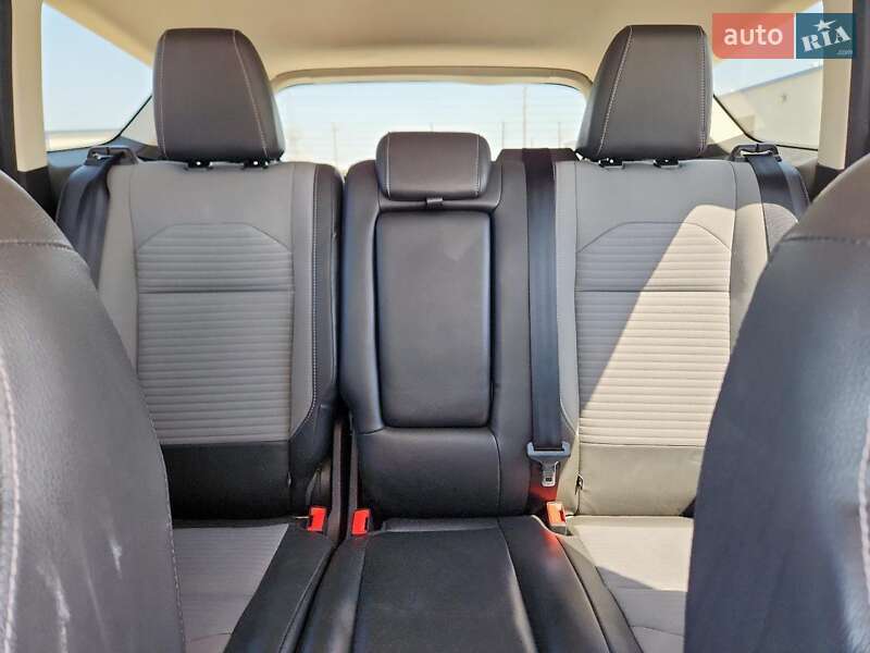 Внедорожник / Кроссовер Ford Escape 2017 в Львове