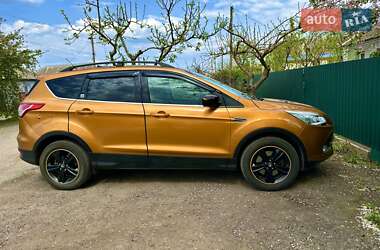 Позашляховик / Кросовер Ford Escape 2016 в 