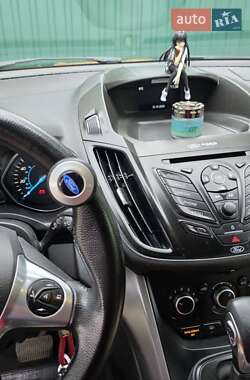 Позашляховик / Кросовер Ford Escape 2016 в 