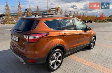 Позашляховик / Кросовер Ford Escape 2016 в 