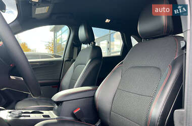 Позашляховик / Кросовер Ford Escape 2023 в 