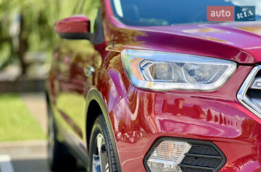 Позашляховик / Кросовер Ford Escape 2018 в 