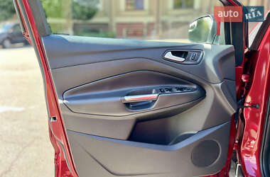 Позашляховик / Кросовер Ford Escape 2018 в 