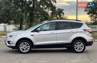 Внедорожник / Кроссовер Ford Escape 2018 в 