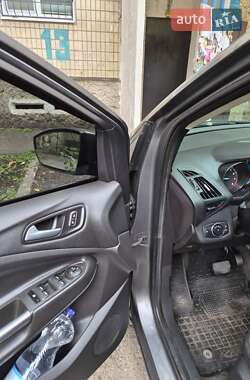 Позашляховик / Кросовер Ford Escape 2014 в  фото 17 Позашляховик / Кросовер Ford Escape 2014 в
