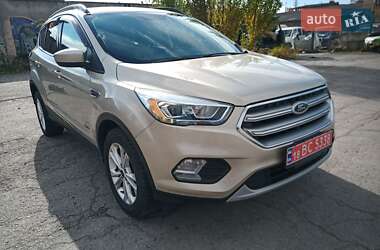 Внедорожник / Кроссовер Ford Escape 2017 в 