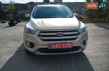Внедорожник / Кроссовер Ford Escape 2017 в 